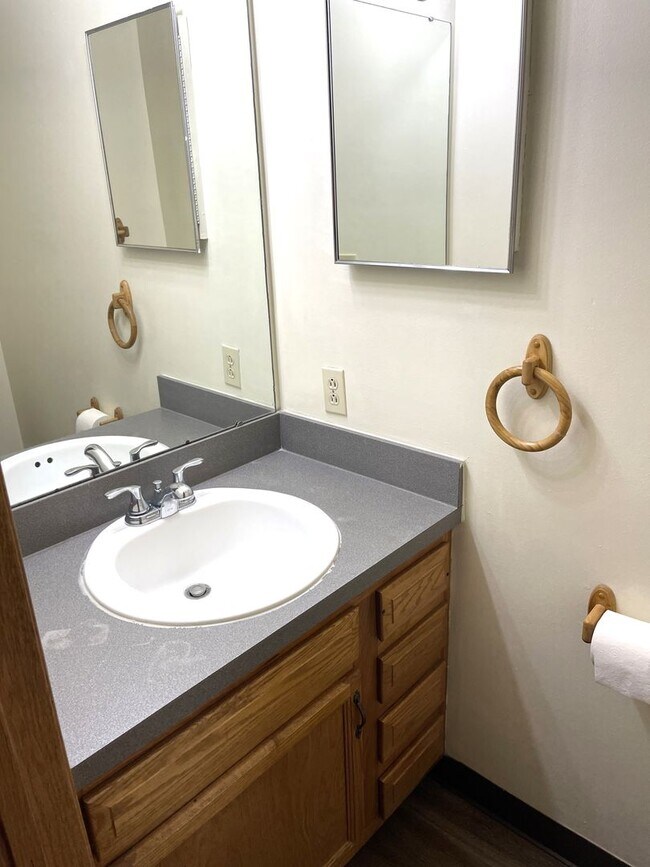 Building Photo - 248 Gordon