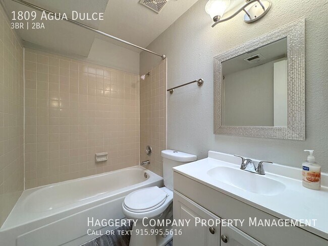 Building Photo - 1809 Agua Dulce St