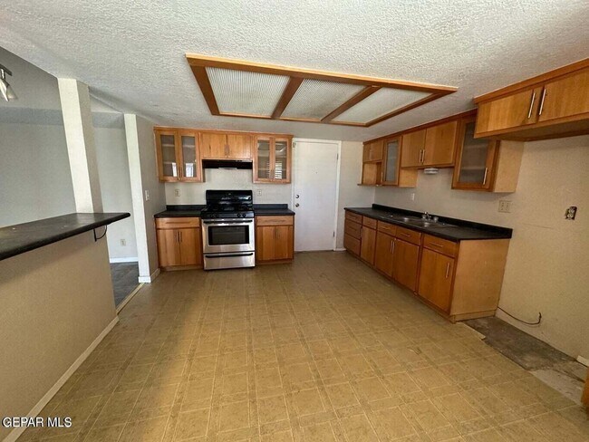 Building Photo - 5021 Dearborne Dr