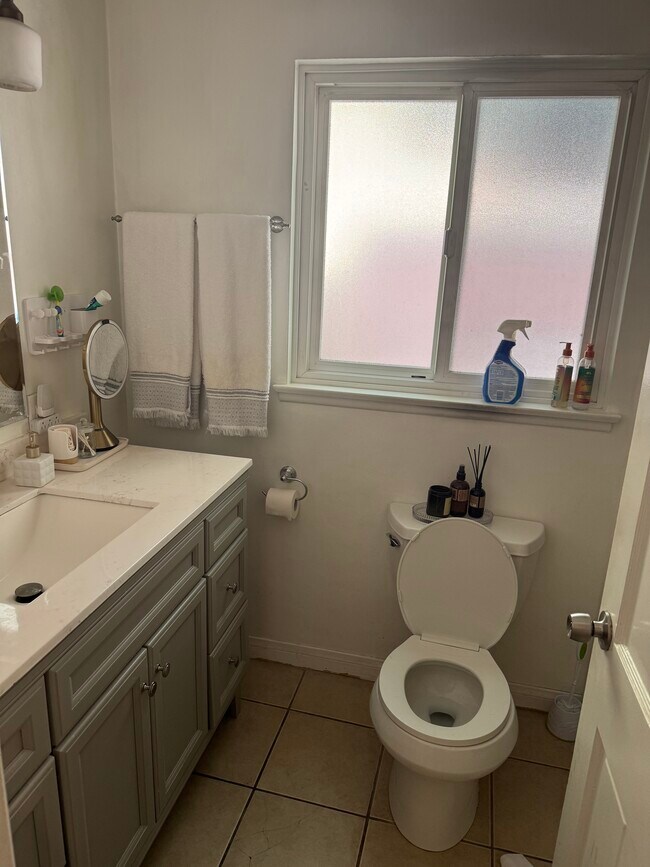Bathroom - 1860 Deloz Ave