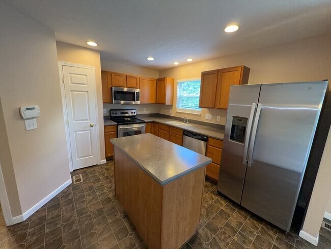 Building Photo - 5095 Oak Creek Trail