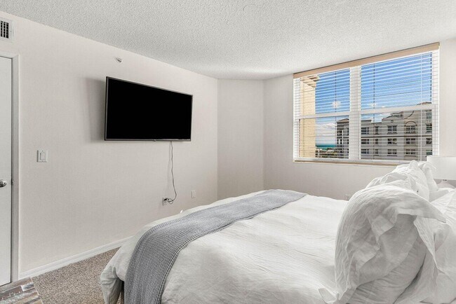 Building Photo - 3594 S Ocean Blvd