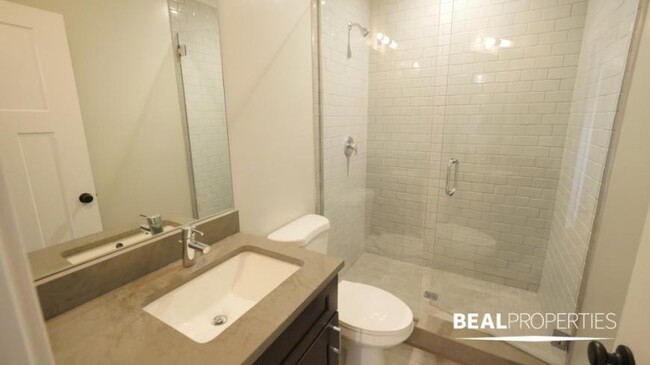 Building Photo - 2 bedroom in CHICAGO IL 60625