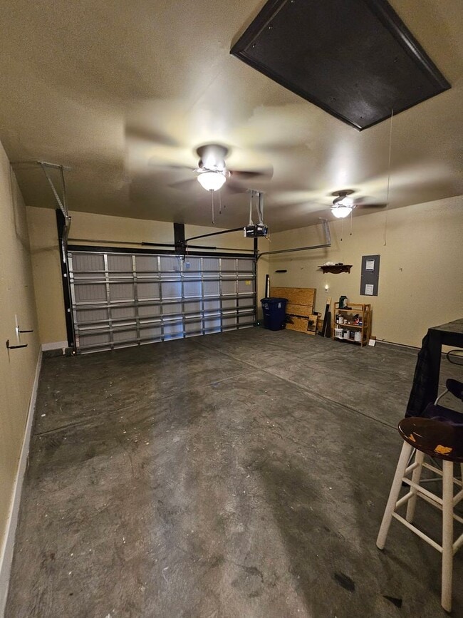 Building Photo - Long Term Rental - 3 Bed, 2 Bath in Bells ...