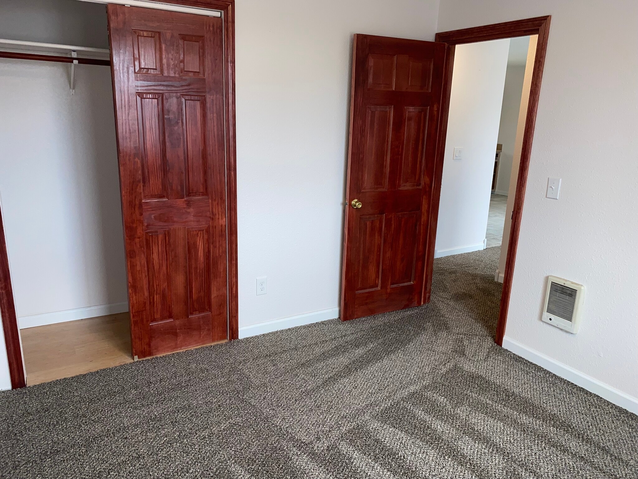 Building Photo - 404 W 5th Ave