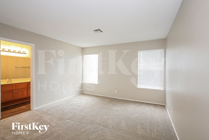 Building Photo - 6533 Chilton Ct
