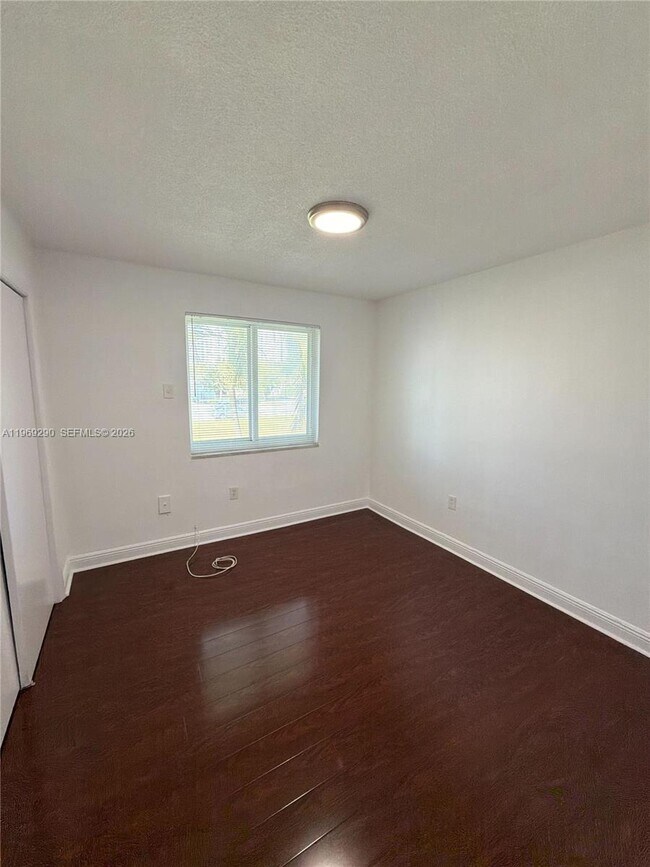 Building Photo - 1621 NW 16th Ave