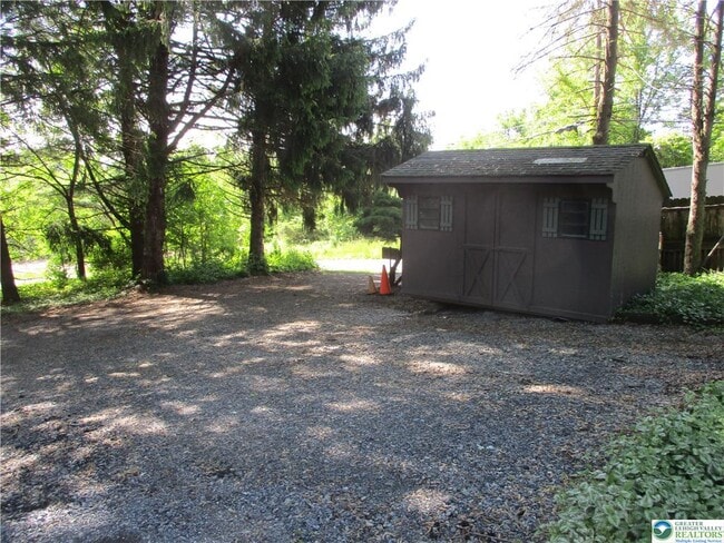 Building Photo - 713 Engler Rd