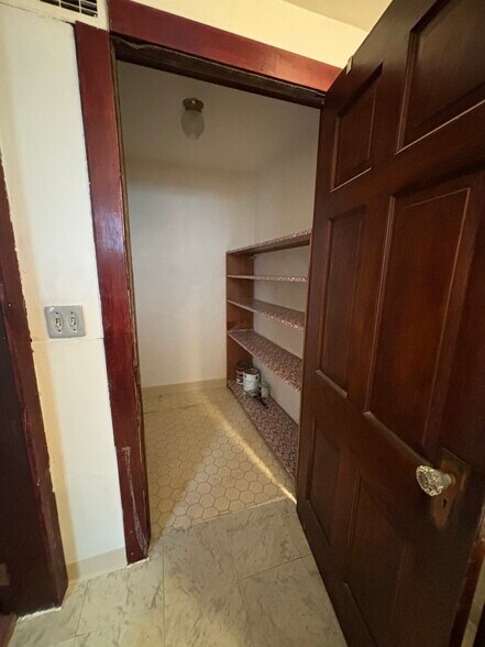 Building Photo - 912 Highland Ave