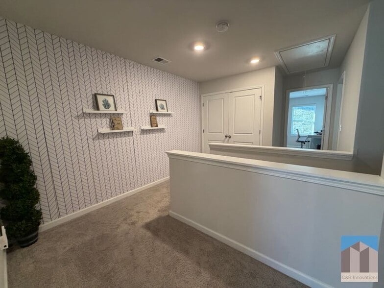 Building Photo - 7565 Knoll Hollow Rd