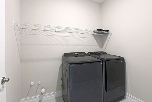 Building Photo - AVAILABLE NOW BRAND NEW!!