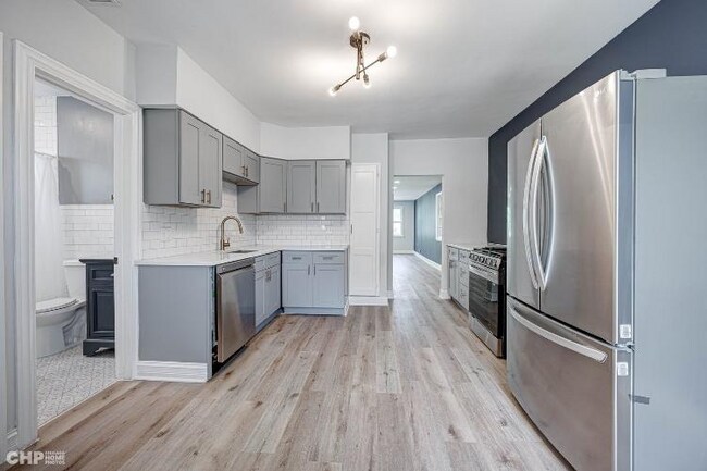 Building Photo - 3810 N Troy St