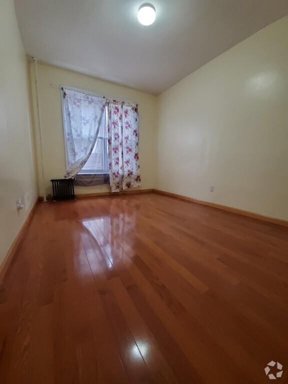 Building Photo - *Oversized three bedroom for rent quiet co...