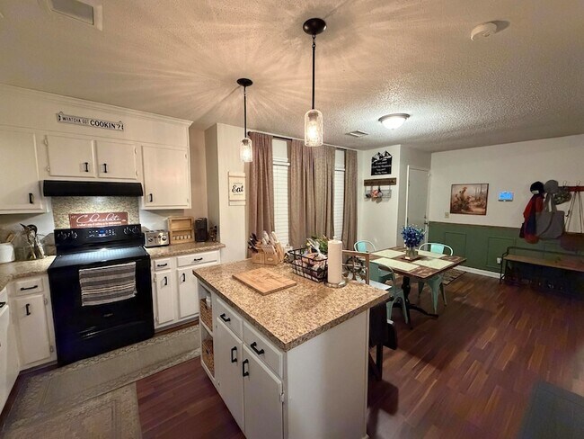 Building Photo - 101 Egret Ave