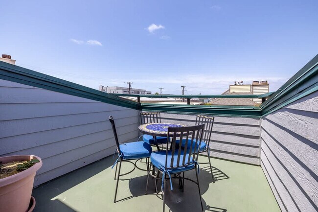 Building Photo - 714 Isthmus Ct