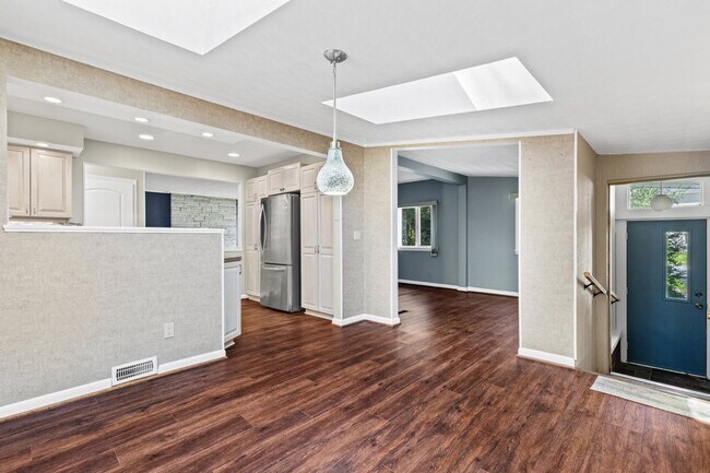 Building Photo - 130 Brooklawn Dr