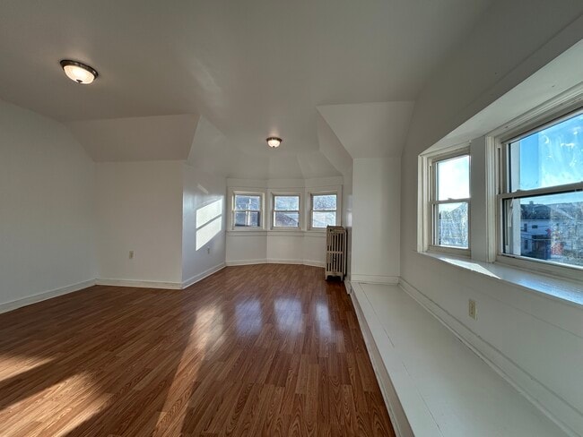 Bedroom3 p1 - 225 S Main Ave