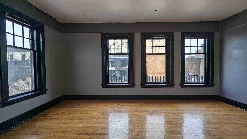 Building Photo - 346 S Rose St