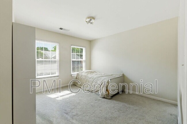 Building Photo - 1528 Cove Creek Cir