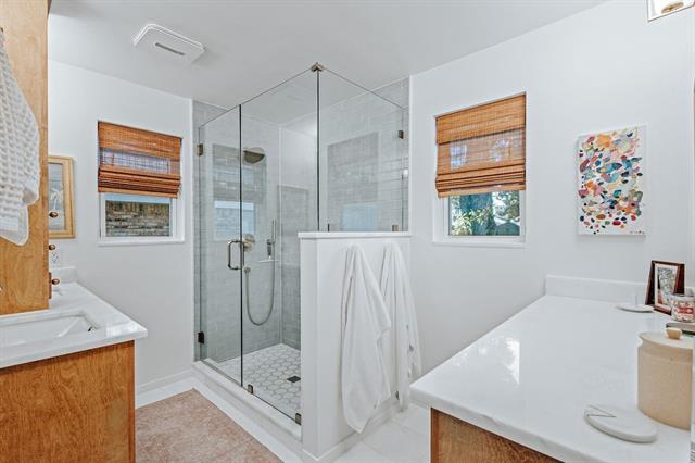 Building Photo - 10642 Mapleridge Dr