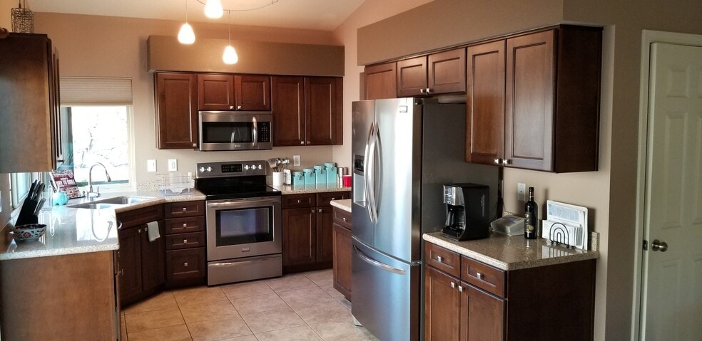 Building Photo - 5550 N Waterfield Dr