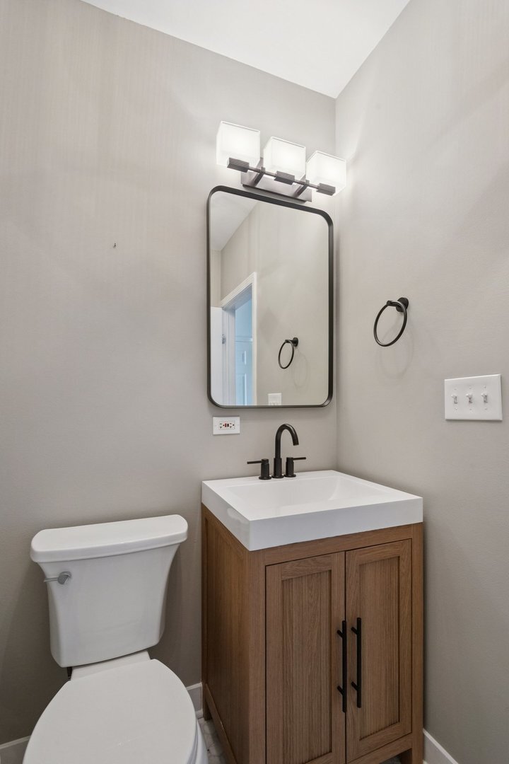 Building Photo - 937 N Willard Ct