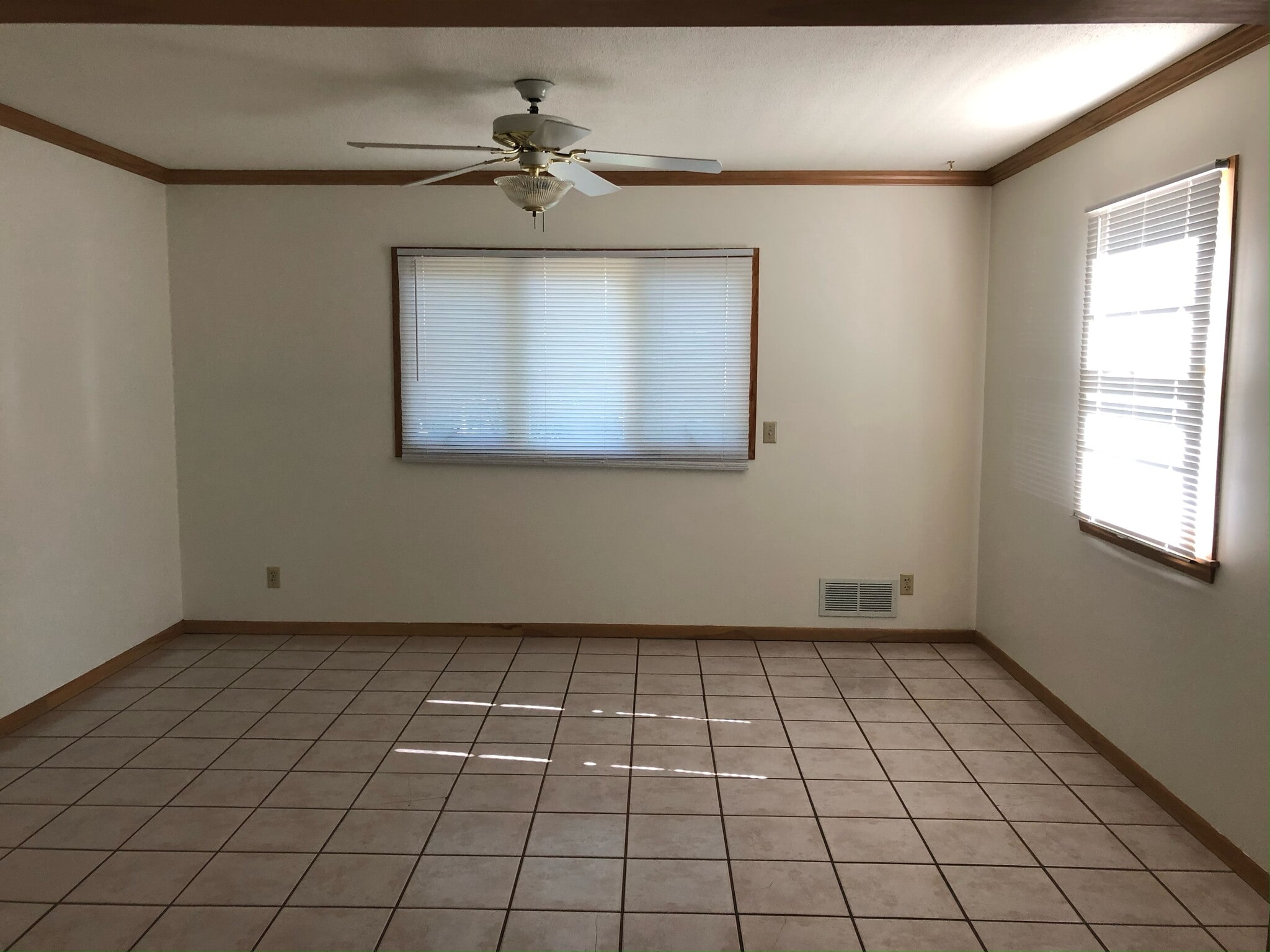 Building Photo - 410 Malin St