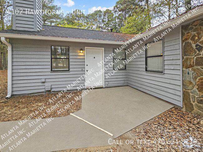 Building Photo - Stylish 3-Bedroom, 2-Bath Ranch Duplex in ...