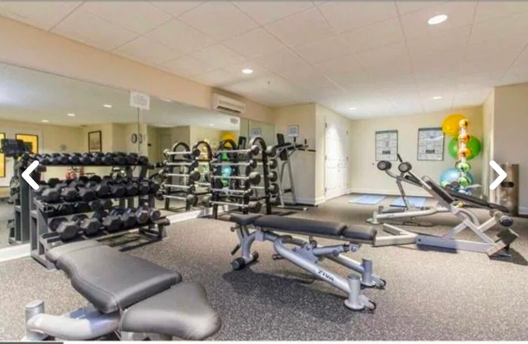 Building Photo - 200 W Elm St