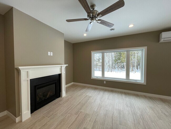 Building Photo - Available Now! $350 OFF FIRST MONTHS RENT! 3 Bed 2 Bath Beautiful New Construction Townhome in He...