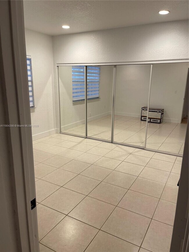 Building Photo - 2271 SW 25th St