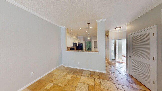 Building Photo - 2 BR 2 BA  TOWNHOME  -    Southern Creek S...