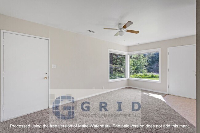 Building Photo - Charming 2 Bedroom Bungalow Available in NE Portland!