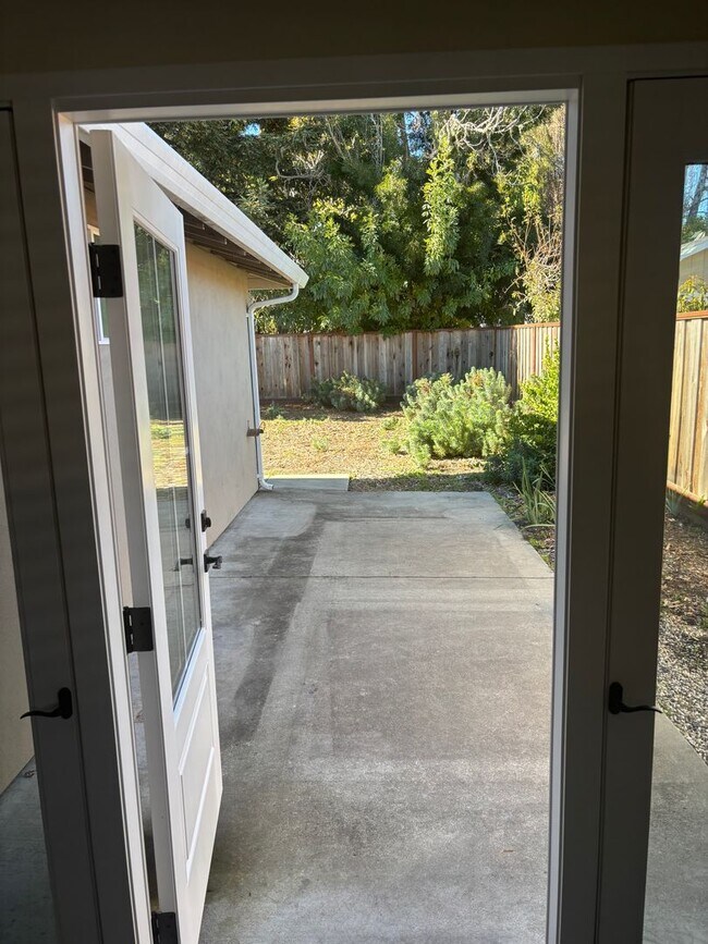 Building Photo - 3 bed 2 bath house on the westside Santa Cruz