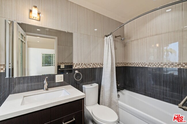 Building Photo - 10926 Alta View Dr