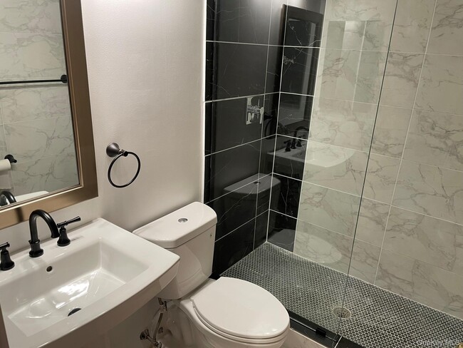 Building Photo - 301 W 110th St