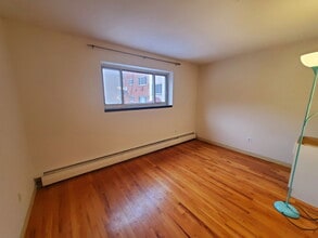 Building Photo - 245 Kelton St