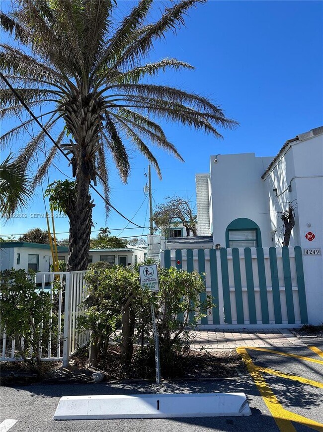 Building Photo - 4249 Bougainvilla Dr