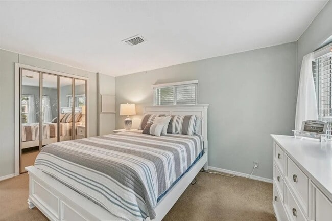 Building Photo - 106 Lazy River Rd