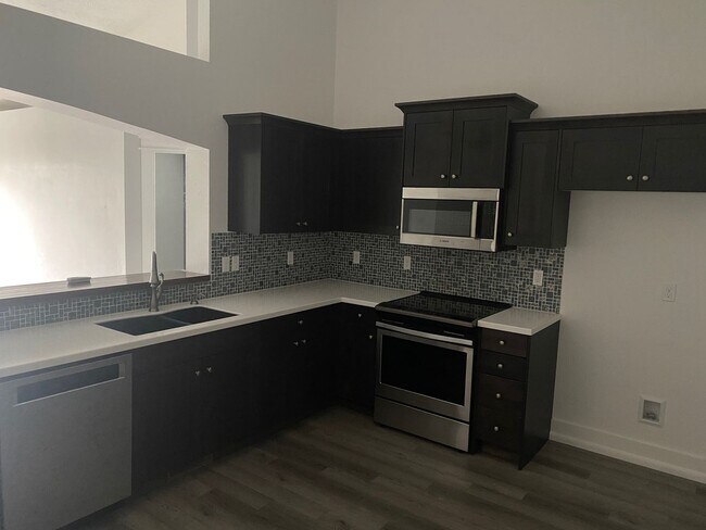 Building Photo - Great Updated Home