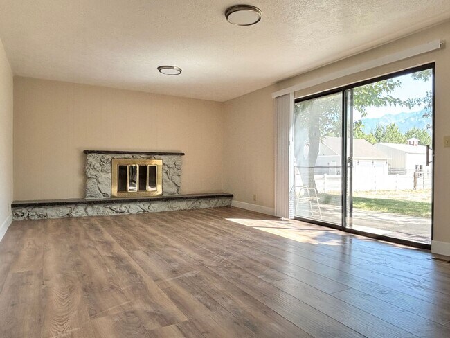 Building Photo - Mountain Views at Meadow Cove on 1/4 Acre ...