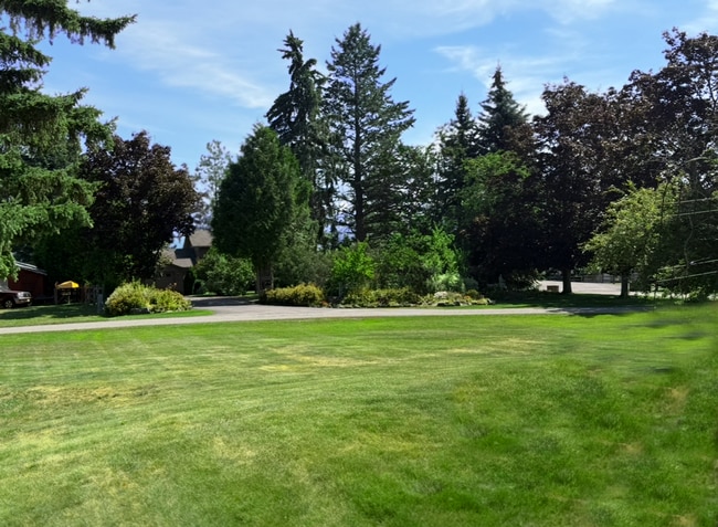 Building Photo - Beautiful Lakeside Home