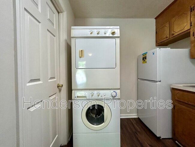 Building Photo - 1442 Riverview Rd