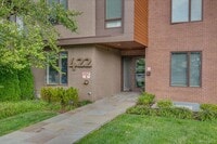 Building Photo - 422 E Boston Post Rd