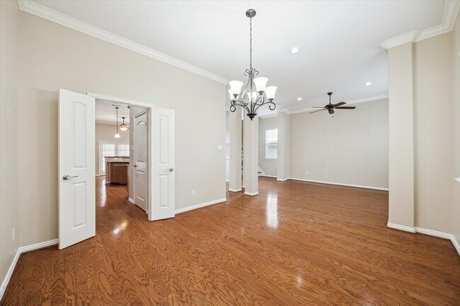 Building Photo - 5629 Dolores St