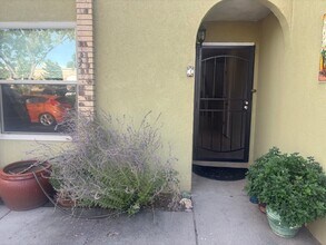 Building Photo - 2816 Palo Verde Dr NE