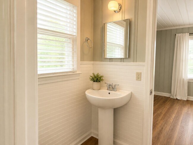 Building Photo - 117 Zoe Ct