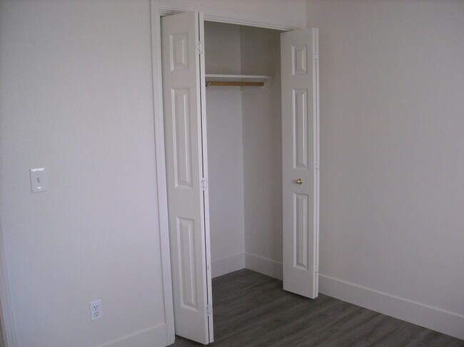 Building Photo - 11089 W Palm St