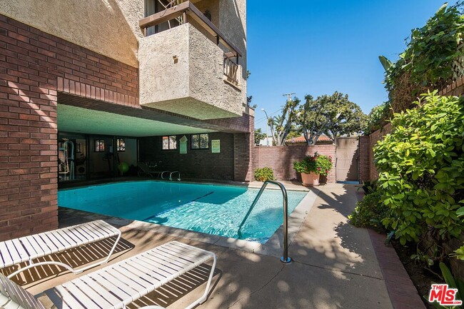 Building Photo - 8642 Gregory Wy