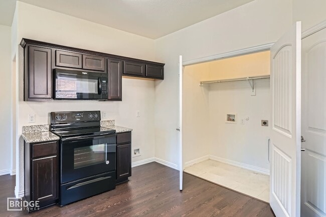 Building Photo - 1412 Lakecrest Ln